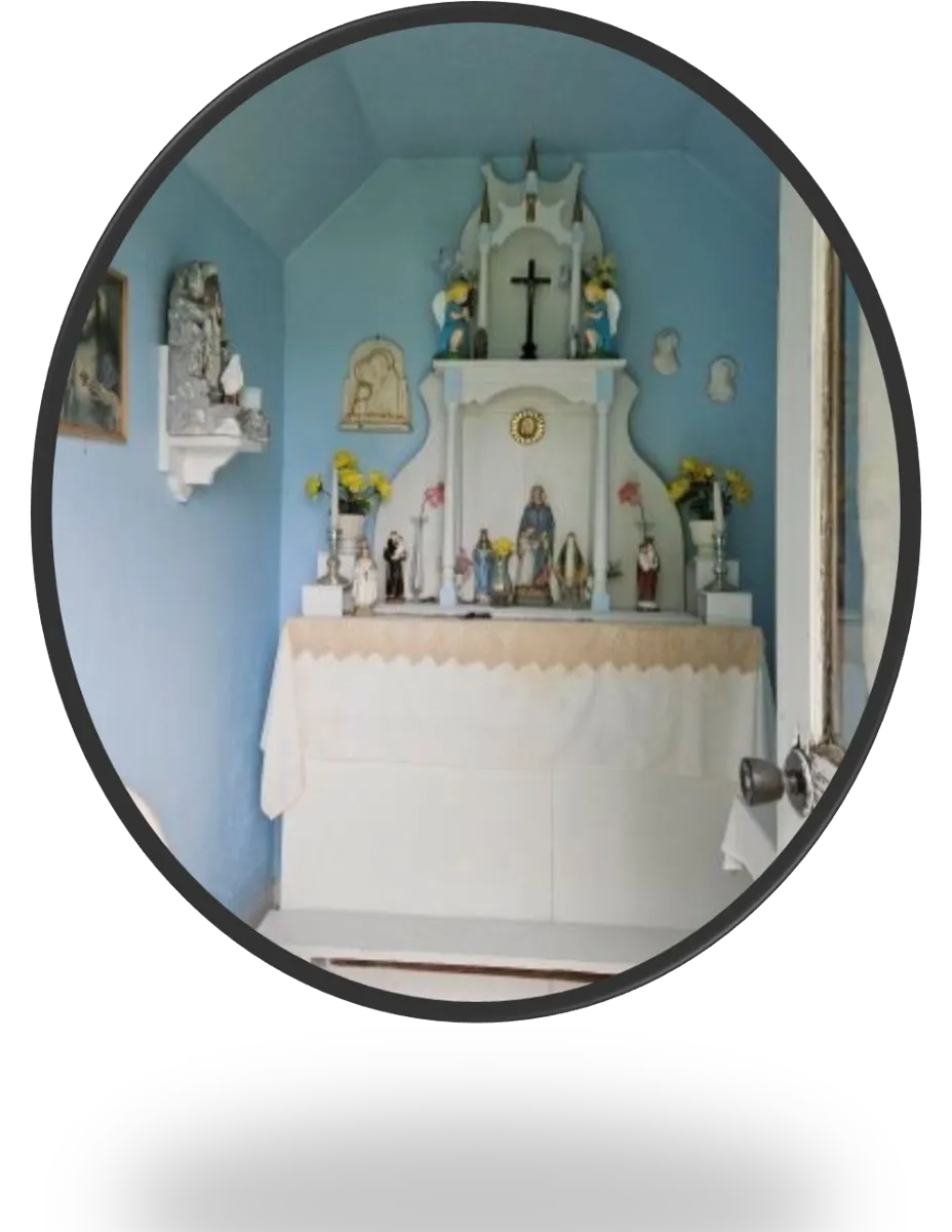 Day 1, Belgian roadside chapel, photo 4